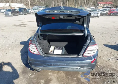 2013 Mercedes-Benz C 250 Sport z USA, uszkodzony, nr VIN WDDGF4HB2DR270512